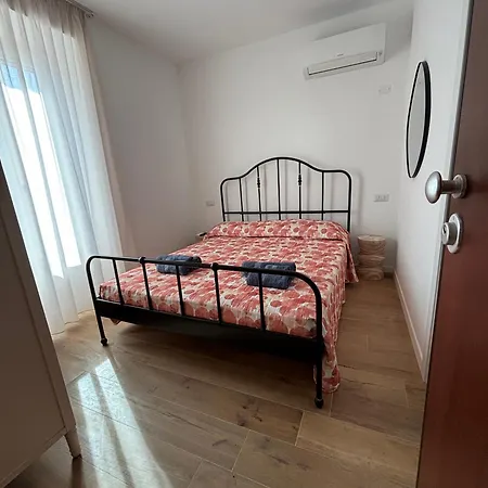 Maris & Bedrooms *