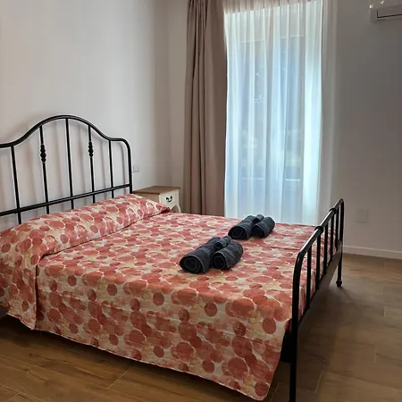 Maris & Bedrooms