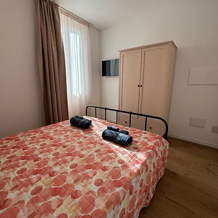Maris & Bedrooms *